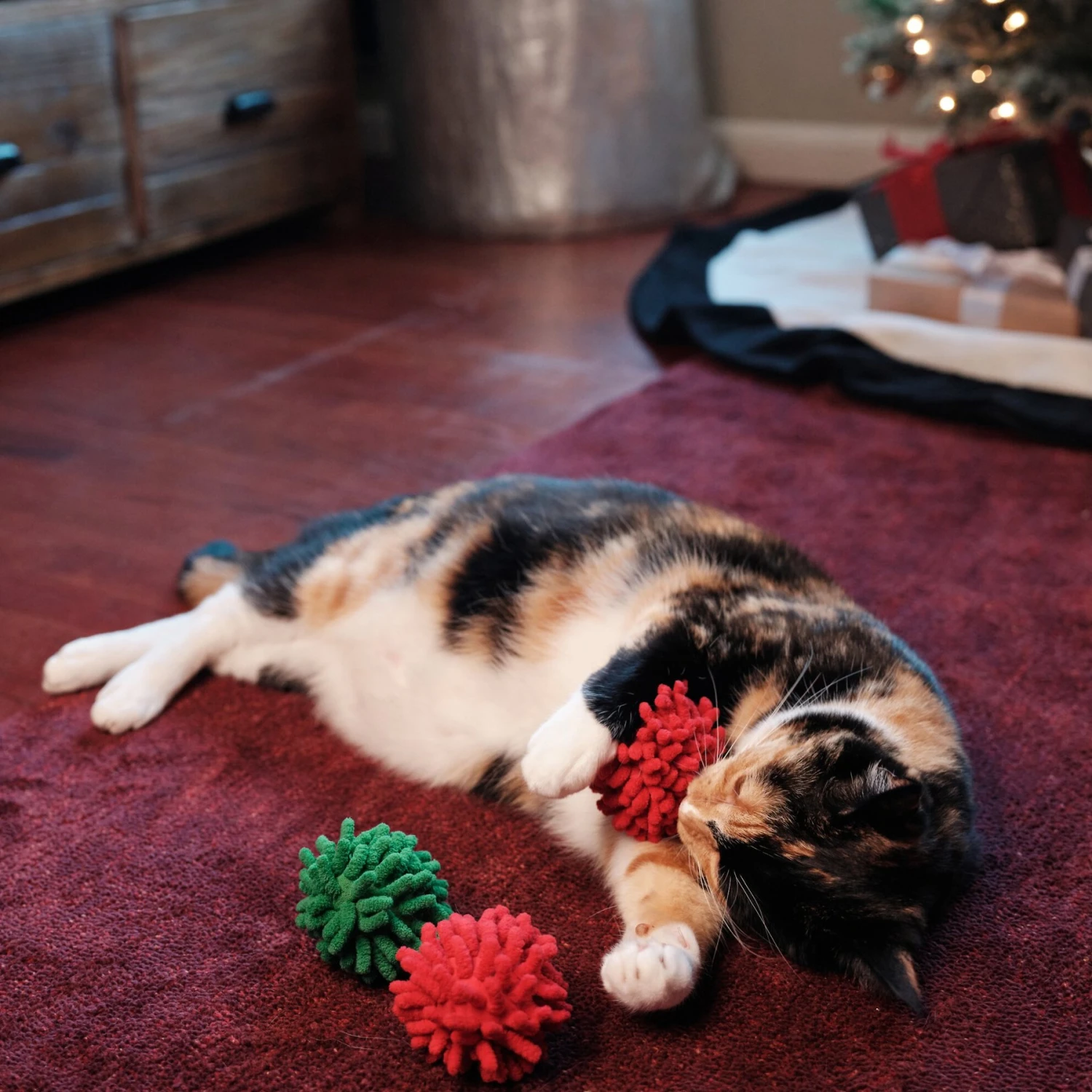 Frisco Holiday Moppy Ball Cat Toy With Catnip, 3 Count 5 Frisco Holiday Moppy Ball Cat Toy With Catnip, 3 Count - Image 3